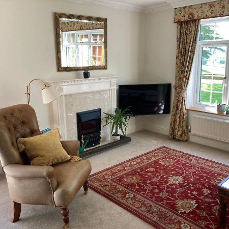 Exclusive 2 Bedroom Apartment With Summer House And Hot Tub Daventry Exterior foto