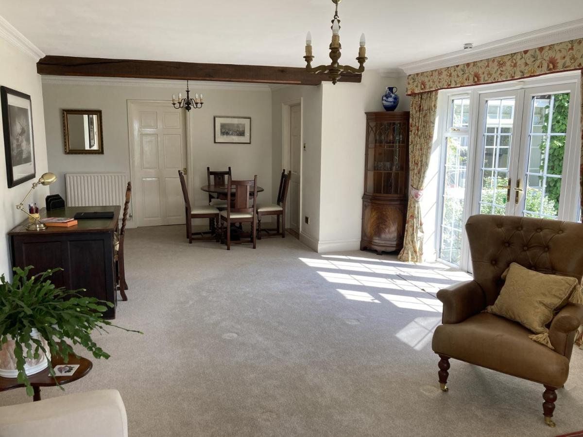 Exclusive 2 Bedroom Apartment With Summer House And Hot Tub Daventry Exterior foto