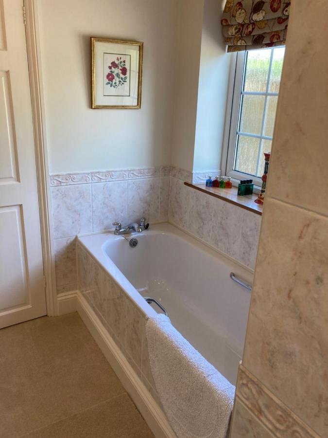 Exclusive 2 Bedroom Apartment With Summer House And Hot Tub Daventry Exterior foto
