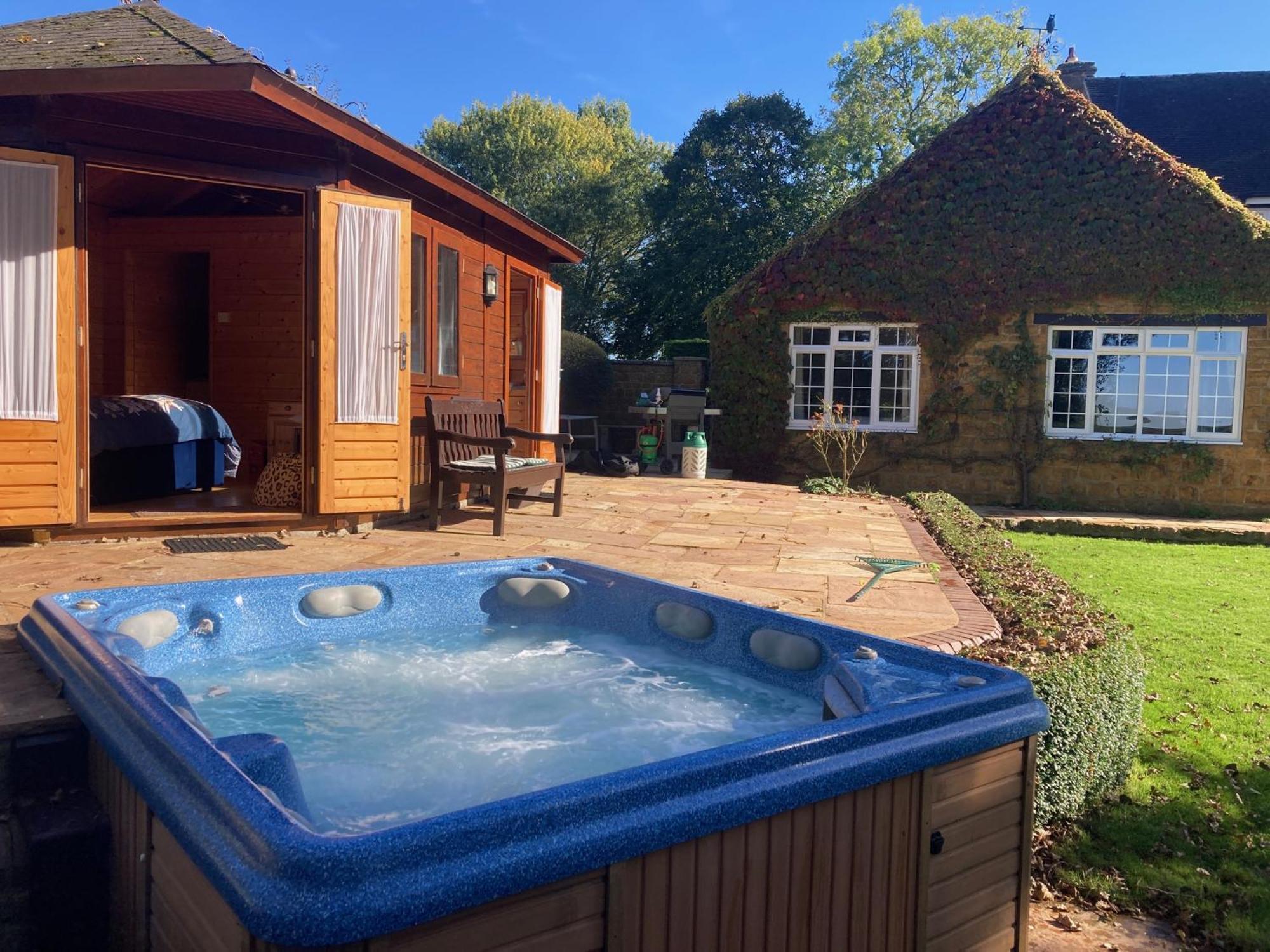 Exclusive 2 Bedroom Apartment With Summer House And Hot Tub Daventry Exterior foto
